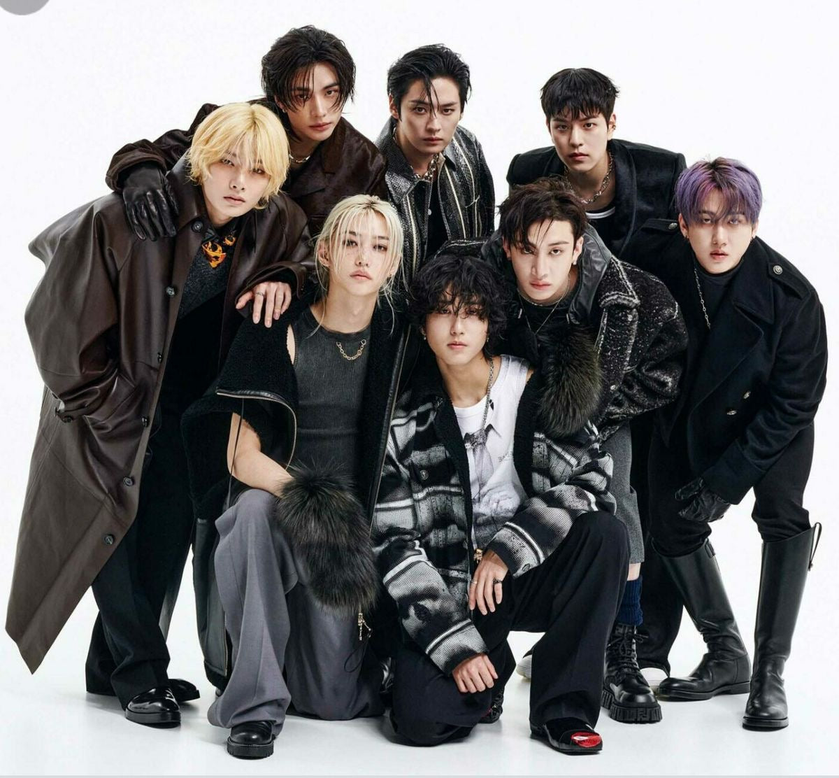 STRAY KIDS
